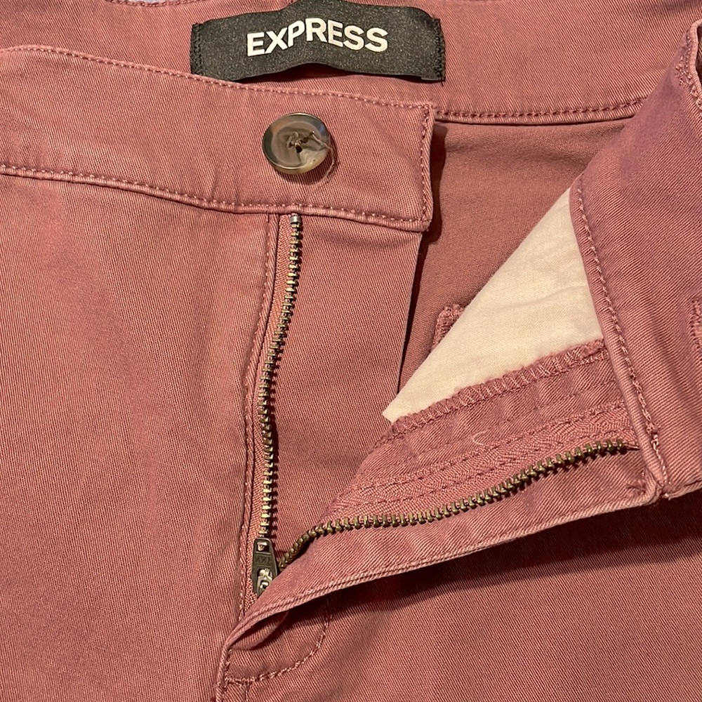 Express Shorts - Picture 5 of 9
